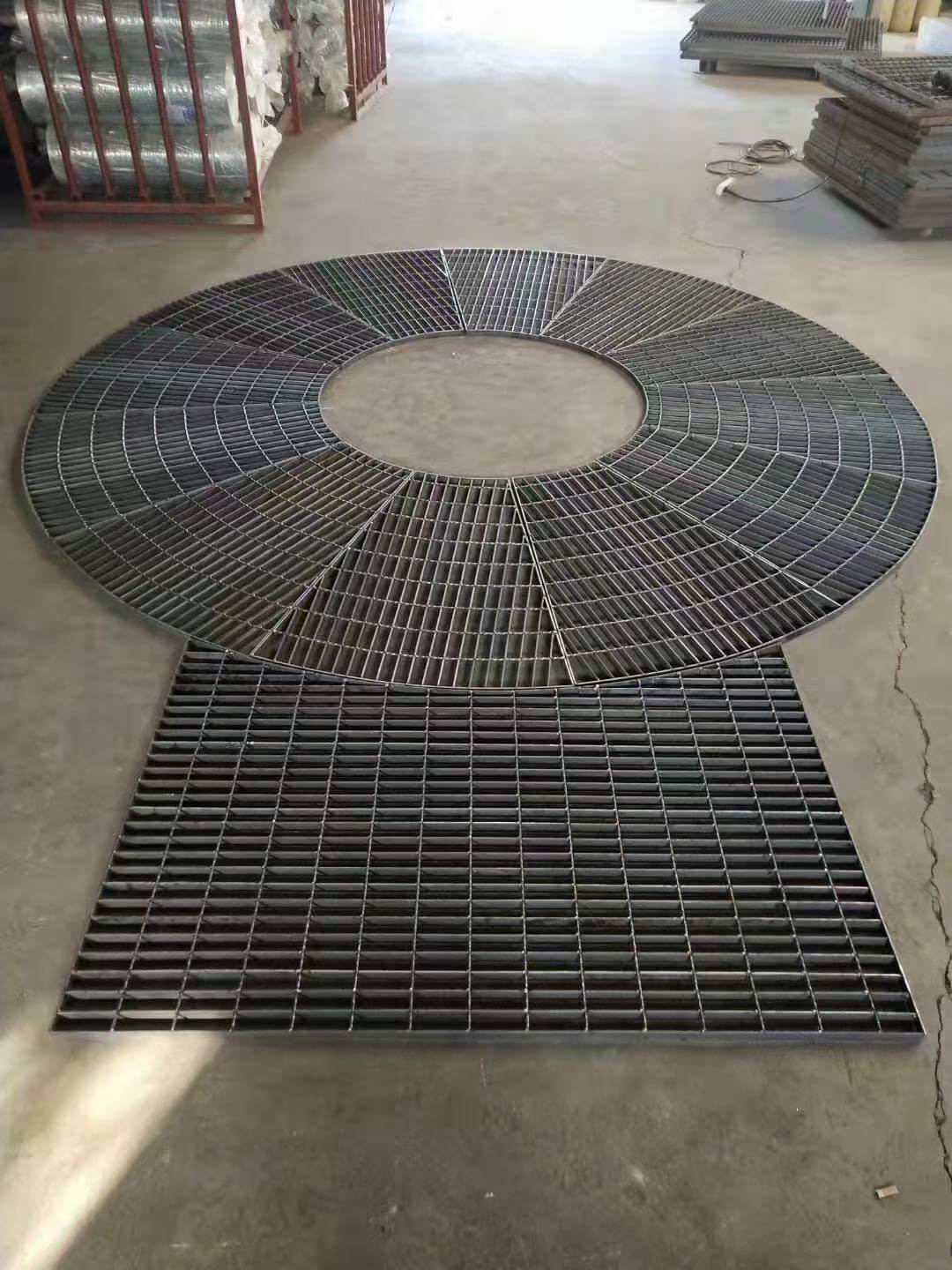 https://www.abxfence.com/wp-content/uploads/2021/12/metal-drainage-grate.jpg