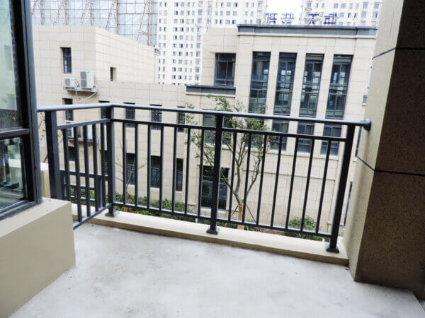 Aluminum railing